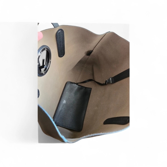 Authentic Fendi Black Leather Tote with Pouch - Picture 6 of 12